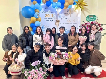 ĐỘI NGŨ GIẢNG VIÊN NGÀNH THƯƠNG MẠI ĐIỆN TỬ TẠI ĐẠI HỌC THUỶ LỢI HƯỚNG DẪN VÀ TRUYỀN CẢM HỨNG CHO SINH VIÊN